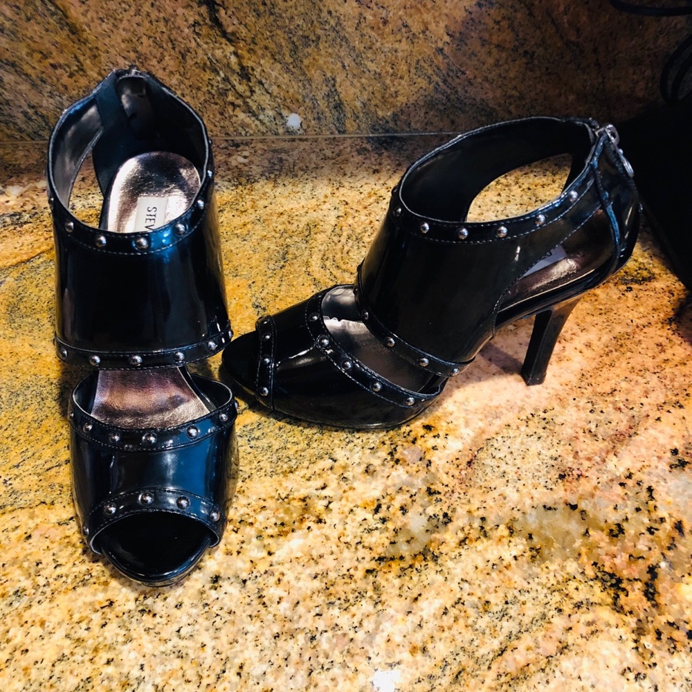 Steve Madden Black Patent Leather Heels size 7